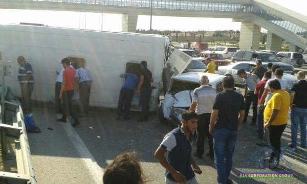 Bakıda dəhşətli avtobus qəzası: 21 nəfər yaralanıb - ŞOK GÖRÜNTÜLƏR