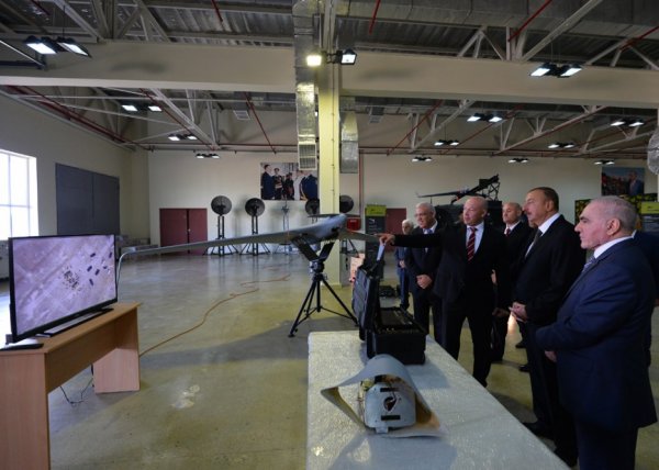 Prezident “Zərbə” pilotsuz uçuş aparatlarının təqdimatında - FOTO
