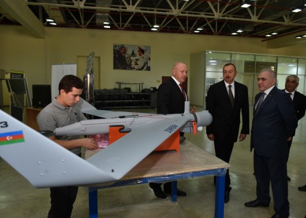 Prezident “Zərbə” pilotsuz uçuş aparatlarının təqdimatında - FOTO