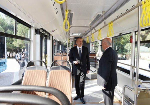 Prezident Sumqayıtda yeni sərnişin avtobusları ilə tanış olub - FOTO