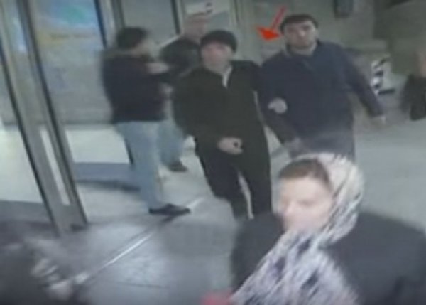 Sumqayıt sakini metroda qadının telefonunu oğurlayarkən təhlükəsizlik kameralarına düşdü - VİDEO