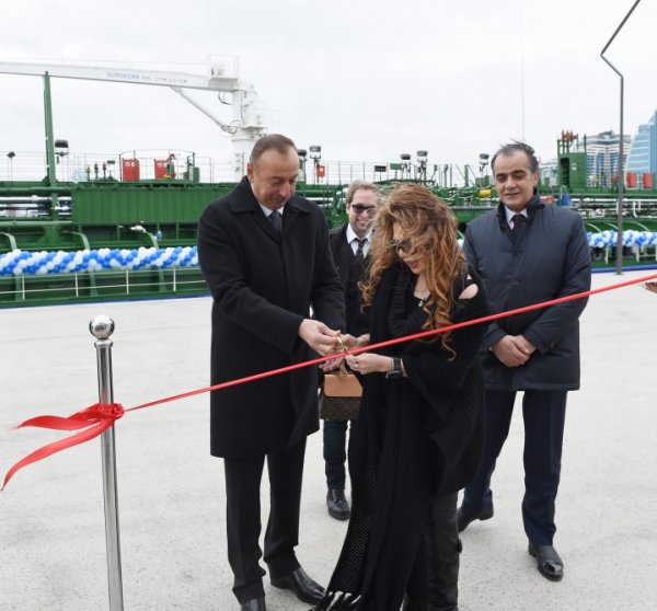 İlham Əliyev yeni gəminin açılışında