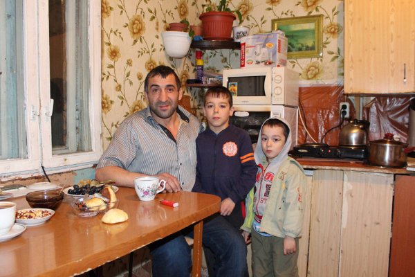 Azərbaycanlı Rusiyada 31 dərəcə şaxtada aclığa başladı – UŞAQLARIYLA BİRGƏ