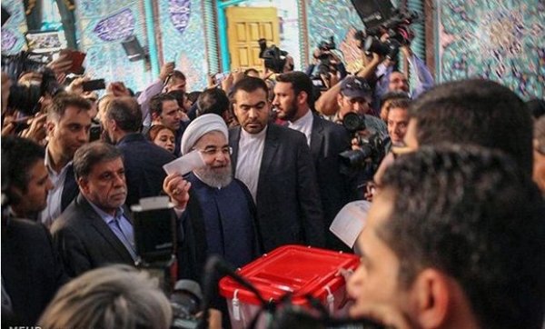 İranda seçkilər: Xameneyi səs verdi