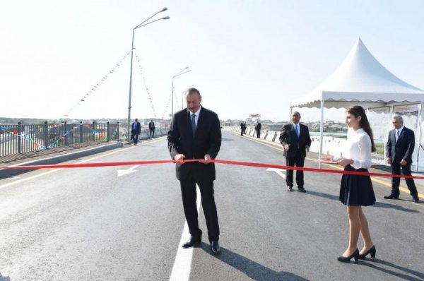Prezident Pirşağı-Novxanı və Binəqədi-Novxanı-Corat yollarının açılışında iştirak edib