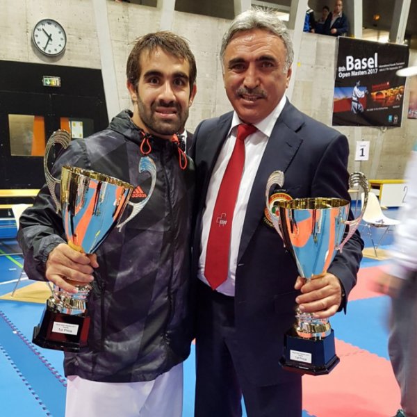 Rafael Ağayev beynəlxalq karate turnirində ikiqat qalib oldu - FOTO