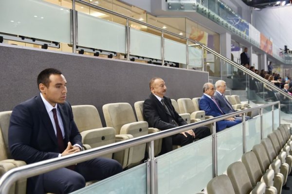 Prezident İlham Əliyev yığma komandamızın oyununu izləyib