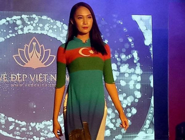 Vyetnamlı qızlar Azərbaycan bayrağına büründü - FOTOLAR 