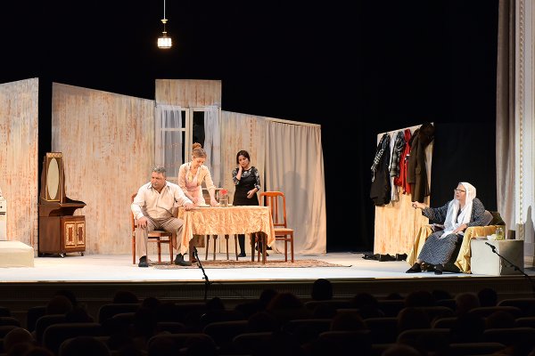 Sumqayıt teatrı yeni mövsümü “Ocaq” dramı ilə açdı -  FOTOLAR