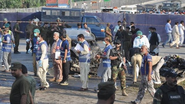Pakistanda partlayış: 7 polis öldü