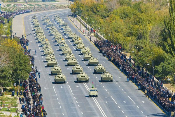 Naxçıvanda hərbi parad keçirilib (FOTO)