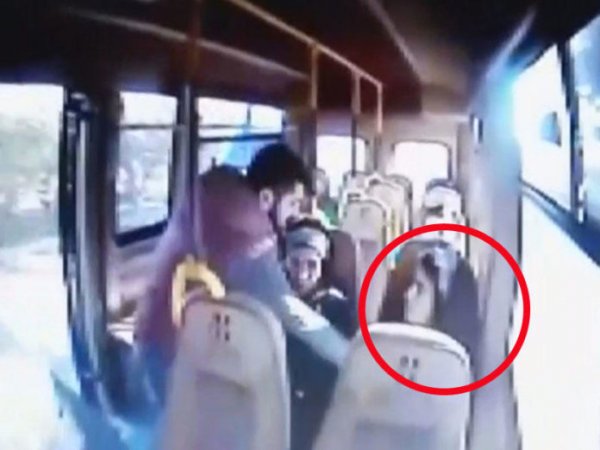 Tələbə qızın avtobusdan qaçırıldığı anın görüntüləri yayıldı – VİDEO 