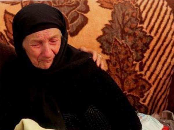 104 yaşlı çeçen qarını Kərbala adına Gədəbəyə göndərdilər, küçədə tapıldı… - FOTO