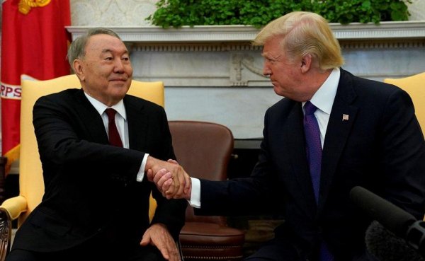 Trampın Nazarbayevdən istəyi: Məkanı dəyişin…