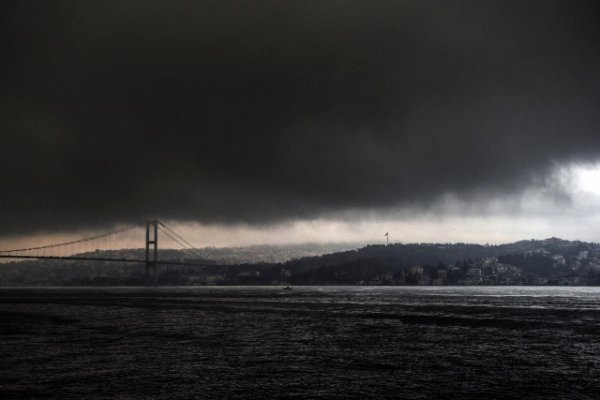 İstanbula günorta çağı qaranlıq düşdü - Hər kəs çaşqınlıq içində - FOTO