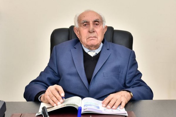 Prezidentin mükafatlandırdığı 90 yaşlı sumqayıtlı professor kimdir? –TANITIM (FOTO)
