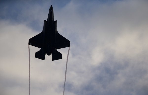 Türkiyənin ilk F-35-i havaya qaldırıldı - VİDEO