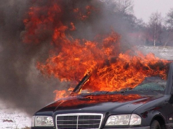 "Mercedes" yandı