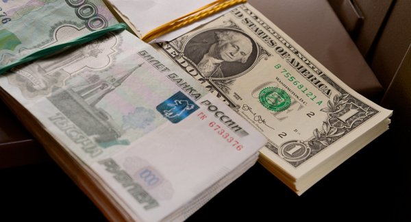 Rusiya rublu ucuzlaşmağa davam edir