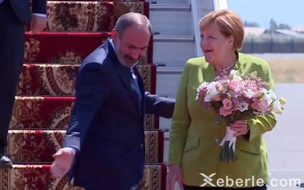 Angela Merkel ilk dəfə Ermənistanda - Paşinyan hava limanında qarşıladı