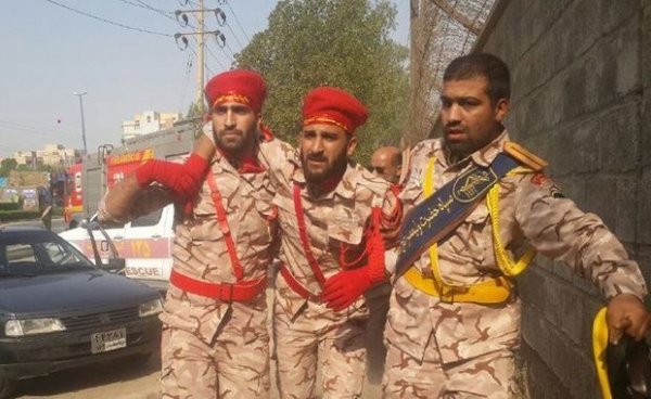 İranda hərbi paradda terror aktı - YENİLƏNİB + FOTO