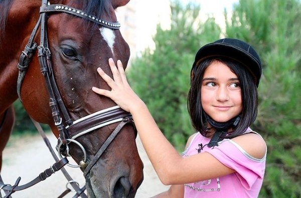 Dünyaya səs salan 9 yaşlı sumqayıtlı qızın yeni görüntüləri yayıldı – VİDEO