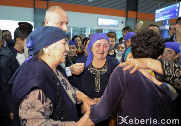 Həbsdə olan azərbaycanlı 3 azyaşlı ölkəyə gətirildi: Nazir qarşıladı - FOTOLAR