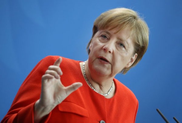 Angela Merkel siyasətdən gedir