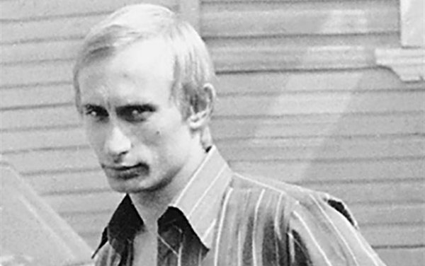 Putinin “KQB” vəsiqəsi ortaya çıxdı - FOTO