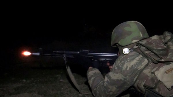 Azərbaycan ordusu gecə vaxtı döyüş hazırlığına gətirildi - FOTO