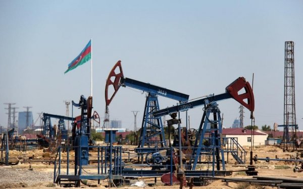 Azərbaycan neft hasilatını azaldır