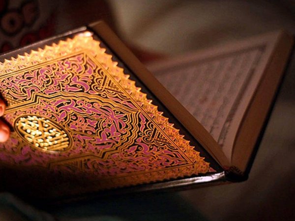 Quranı pulla oxumaq: olar, ya olmaz?
