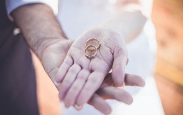Azərbaycanlının 42 yaşlı rus qadınla evlənməsi gündəm oldu - Prokurorluq boşatdırdı