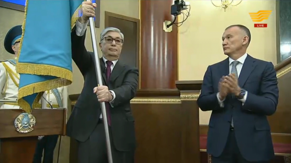 Qazaxıstanın yeni prezidenti and içdi - FOTOLAR