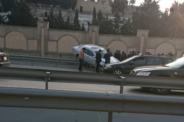 “Mercedes” Sumqayıt yolunda piyadanı vurub öldürdü - FOTO