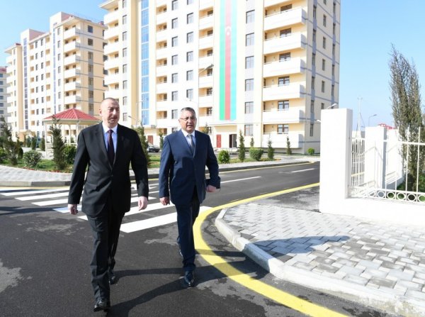 İlham Əliyev yeni yaşayış kompleksinin açılışında - FOTOLAR