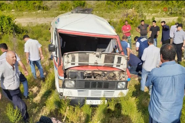 Tələbələrin olduğu mikroavtobus qəzaya düşdü:  2 nəfər ölüb, 22 nəfər xəsarət alıb - FOTO