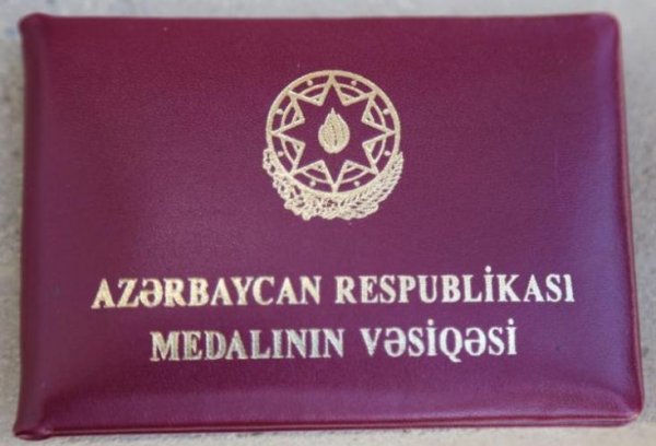 Milli Məclisin deputatları “Azərbaycan Xalq Cümhuriyyətinin 100 illiyi" medalı ilə təltif edilib