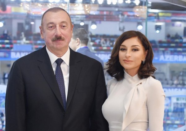 Prezident xanımı ilə “Koroğlu” Nəqliyyat Mübadilə Mərkəzinin açılışında