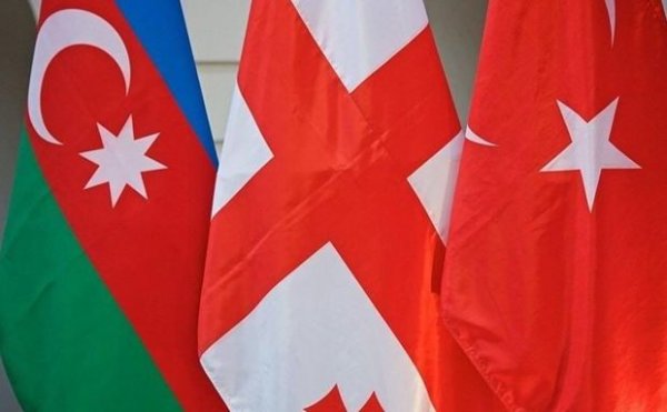 Azərbaycan, Gürcüstan və Türkiyə XİN başçılarının görüşü başladı