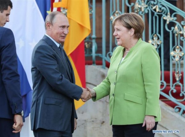 Merkel Putinin dəvətilə Rusiyaya gedir