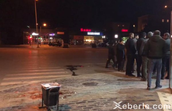 Sumqayıtda "Araz" marketin qarşısında qanlı olay: ağır yaralı var - FOTO
