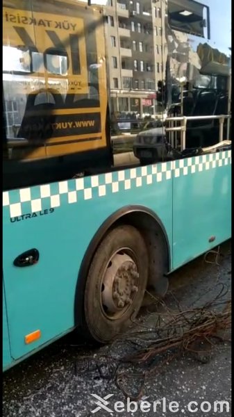 Sumqayıtda marşrut avtobusu qəzaya düşdü -FOTO