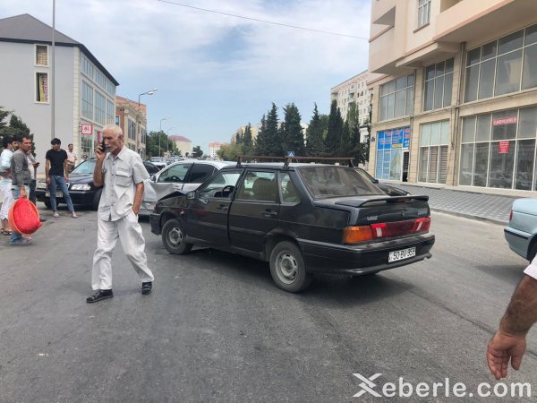 Sumqayıtda iki avtomobil toqquşdu - FOTO