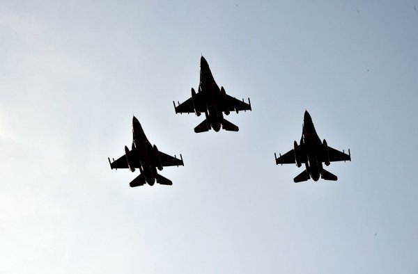Türkiyənin F-16 təyyarələri Azərbaycana gəldi - VİDEO