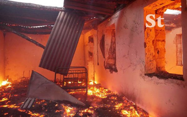 Ermənilər Laçında da evləri yandırır - Fotolar