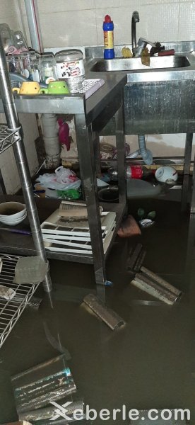 Sumqayıtda magistral kanalizasiya borusu çökdu: obyektlər su altında - VİDEO (FOTOLAR)