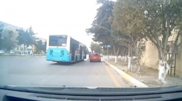 Sumqayıtda avtobus sürücüsünün məsuliyyətsizliyi qəzaya səbəb oldu -VİDEO