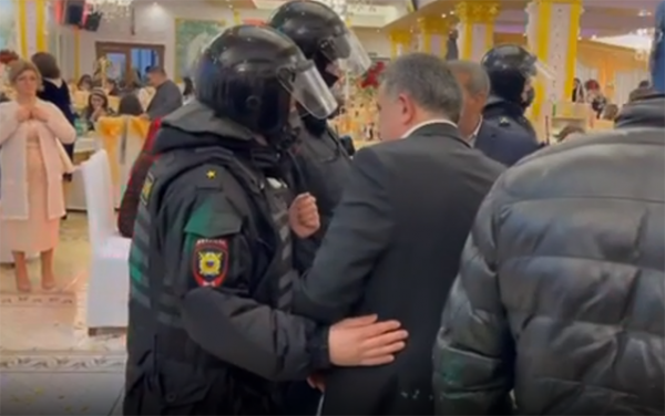 Rusiyada Damlanın oxuduğu toyda atəş açıldı, polis əməliyyat keçirdi - Video