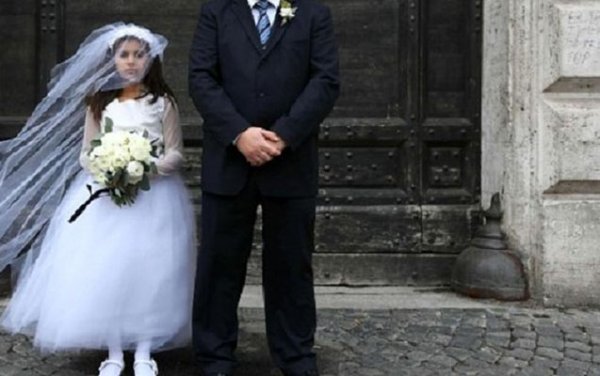 Şəkidə 15 yaşlı qız 30 yaşlı kişi ilə evləndirilib